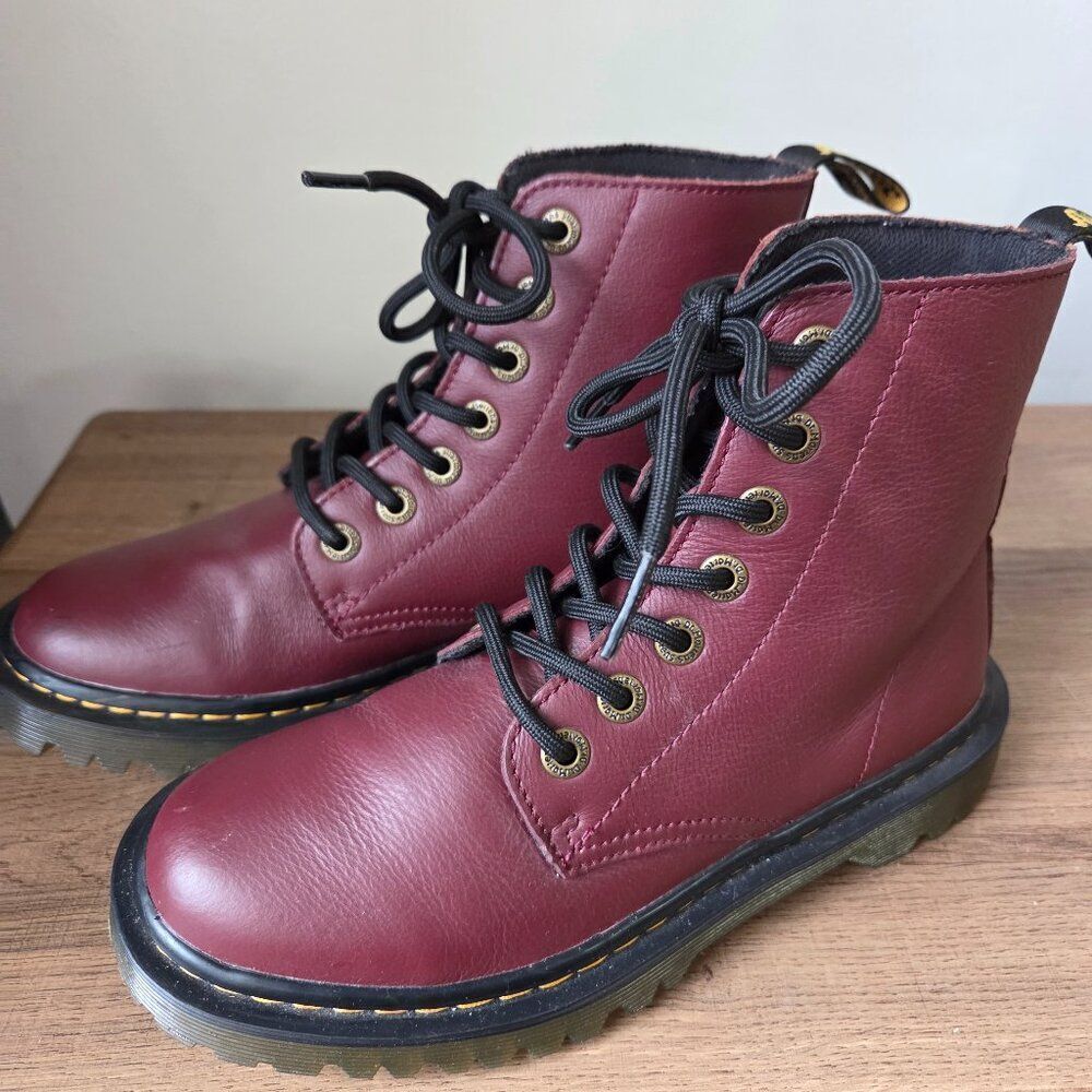 EUC DR MARTENS AIRWAIR MAROON LACE UP BOOTS SIZE US 6 WOMENS